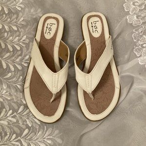 B.O.C. White T strap Comfort Sandal 9